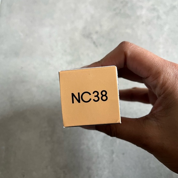 MAC Studio Fix 24HR Matte Foundation Shade “NC38” Brand New - Picture 3 of 5